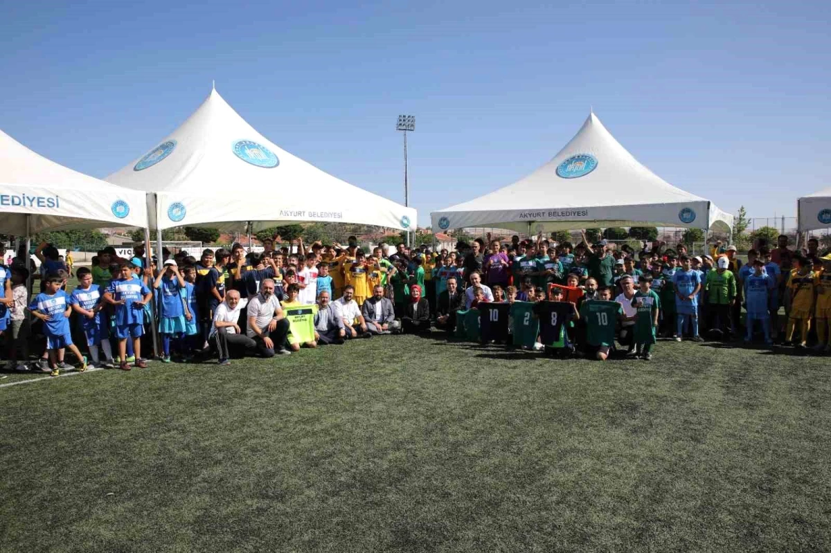 Akyurt'ta 'Camiden Sahaya' Futbol Turnuvası Başladı