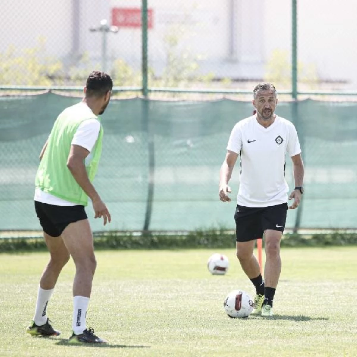 Altay Teknik Yöneticisi Üzümcü: 'Daha güzel çaba edip, daha yeterli futbol oynayan ve daha fazla genç oyuncu kazanmış bir Altay izletmek istiyoruz'