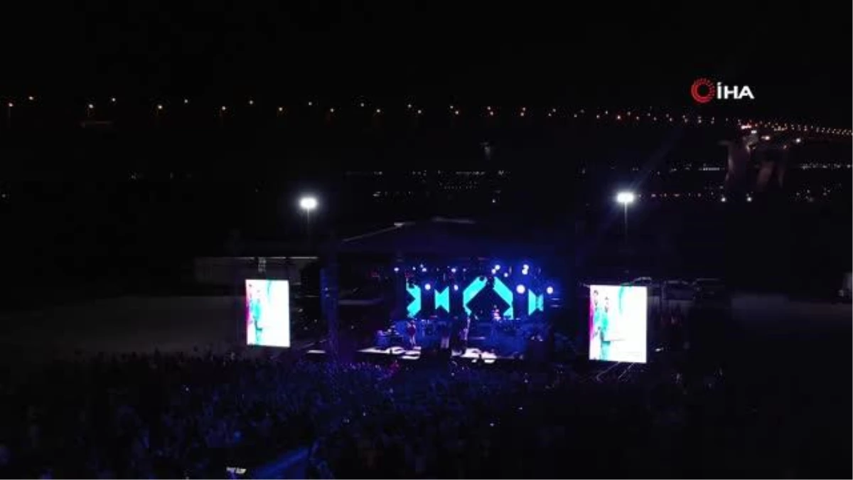 Altınova'da şenlik coşkusu Emre Altuğ konseriyle tepeye çıktı