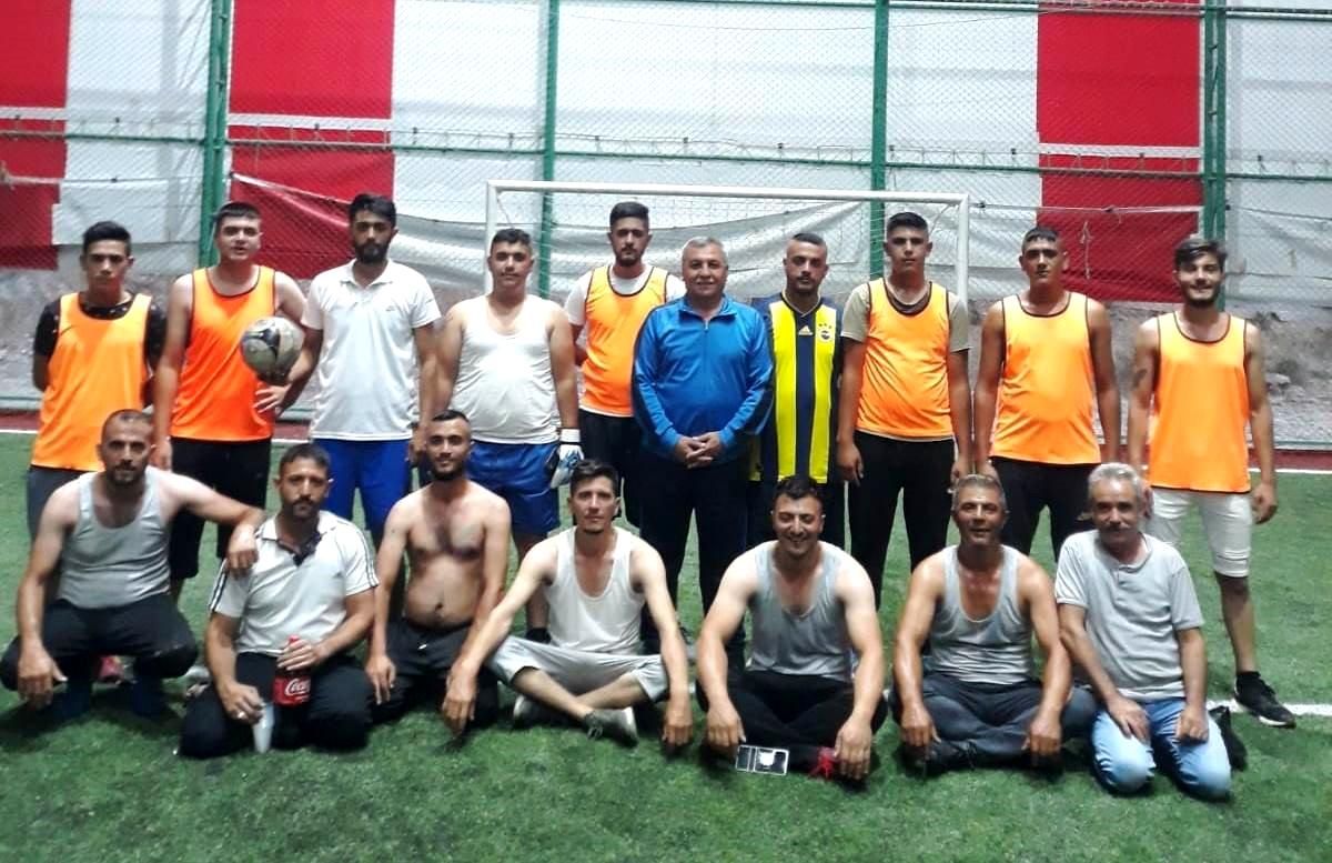 Altıntaş Belediyesi Roman Kültür Meskeni Projesi Kapsamında Halı Futbol Turnuvası Düzenlendi