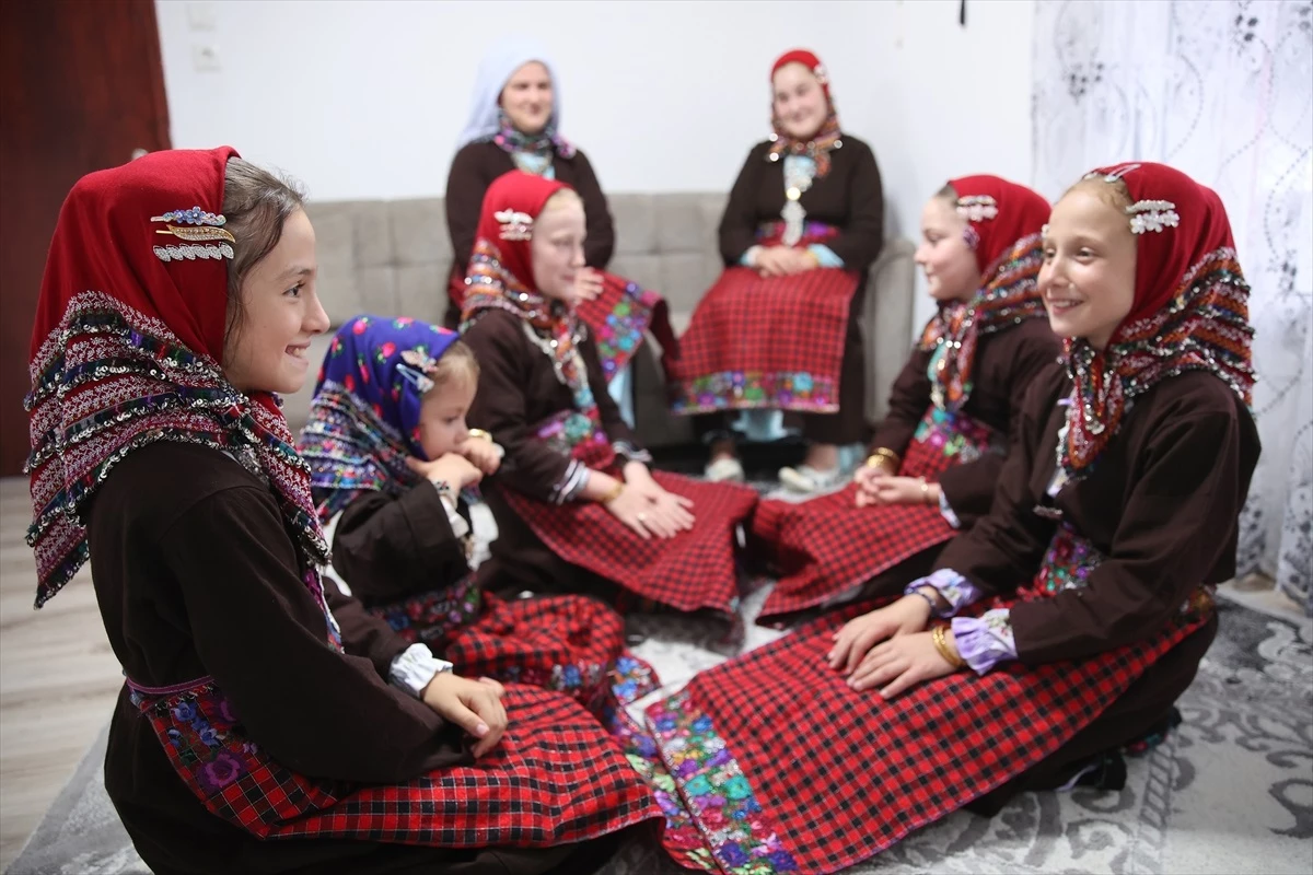 Batı Trakya'da Osmanlı devrinden kalma kıyafetler yaşatılıyor