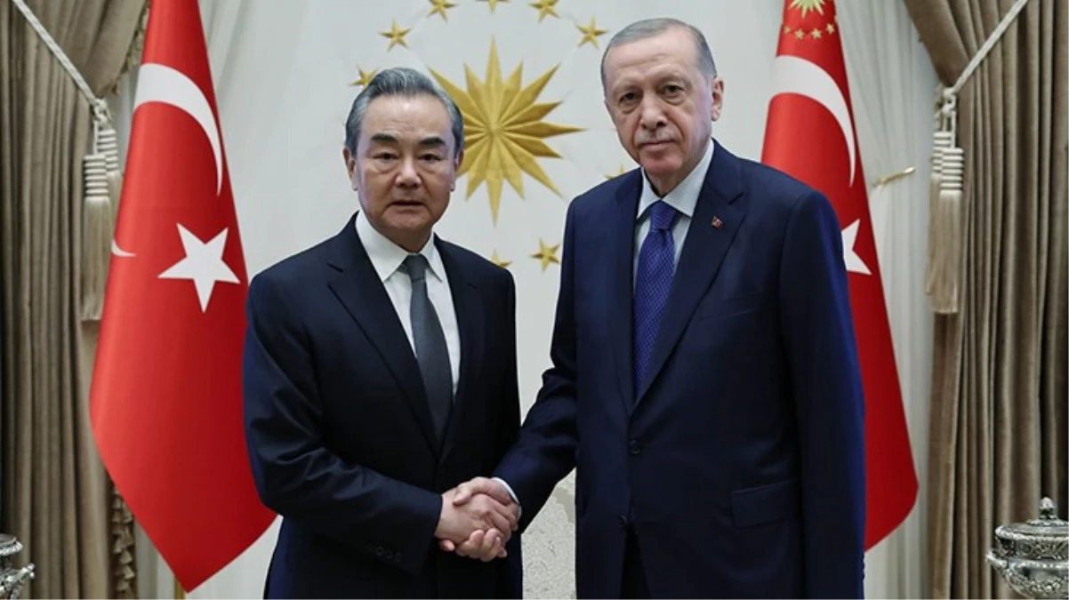 Çin'de 1 aydır haber alınamayan bakanın yerine atanan Dışişleri Bakanı Wang Yi, birinci ziyaretini Türkiye'ye yaptı