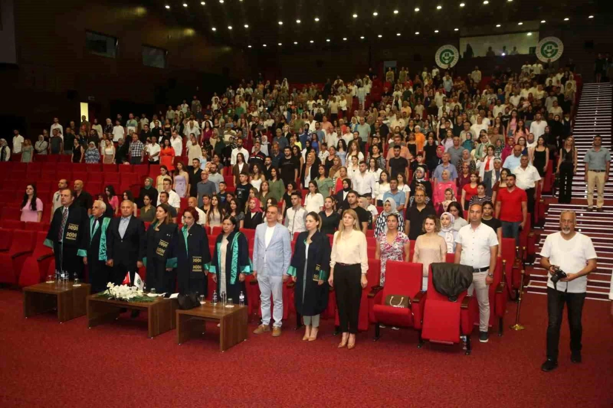 Çukurova Üniversitesi Abdi Sütcü Sıhhat Hizmetleri Meslek Yüksekokulu Mezunlarını Merasimle Uğurladı