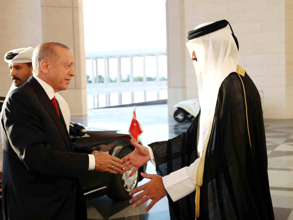 Cumhurbaşkanı Erdoğan, Katar'da resmi merasimle karşılandı