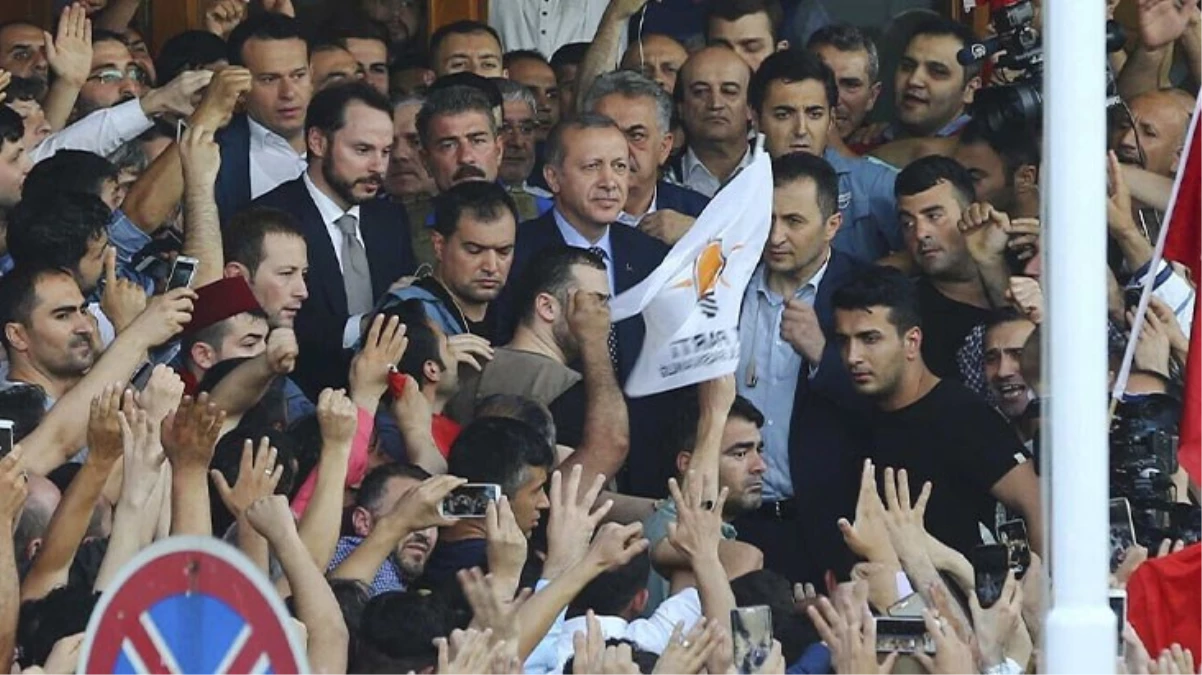 Cumhurbaşkanı Erdoğan'dan 15 Temmuz bildirisi: Darbecilere geçit vermeyen kardeşlerime şükranlarımı sunuyorum
