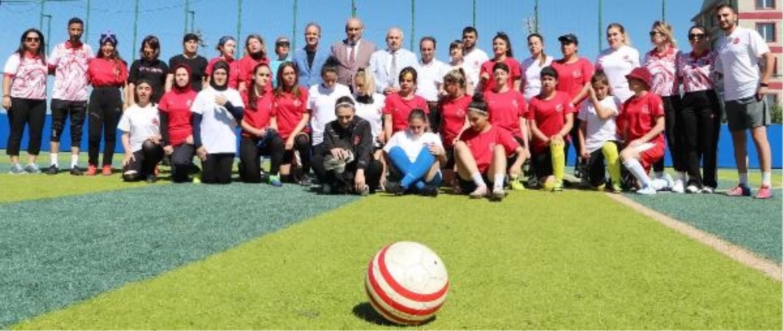 Görme Engelli Bayan Futbolcular Ulusal Ekip İçin Gayret Ediyor