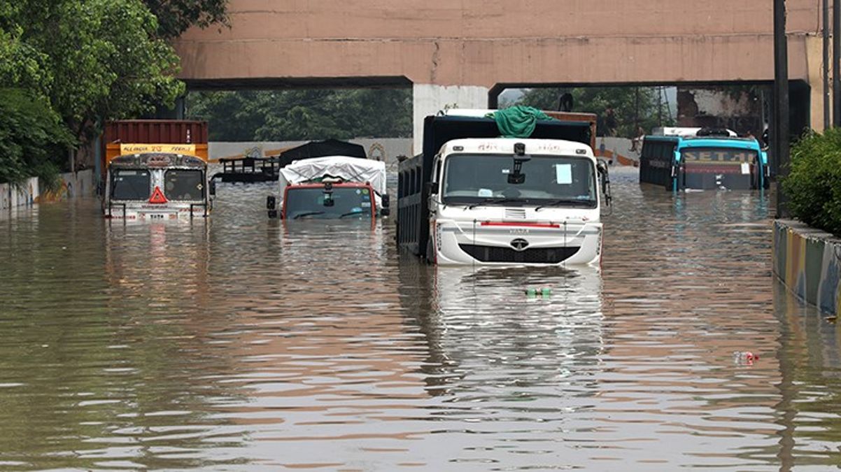 Hindistan'da sel felaketinde can kaybı 100'ü aştı