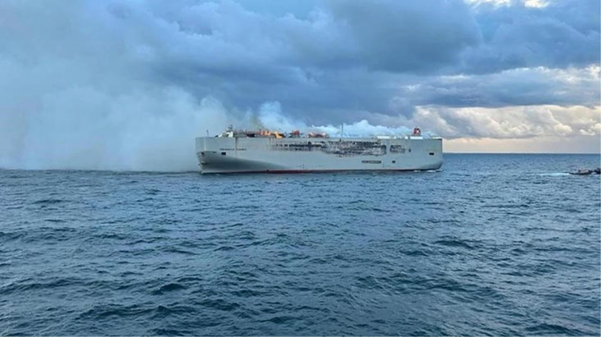 Hollanda açıklarında 3 bin araç taşıyan gemi yanıyor! 1 kişi hayatını kaybetti