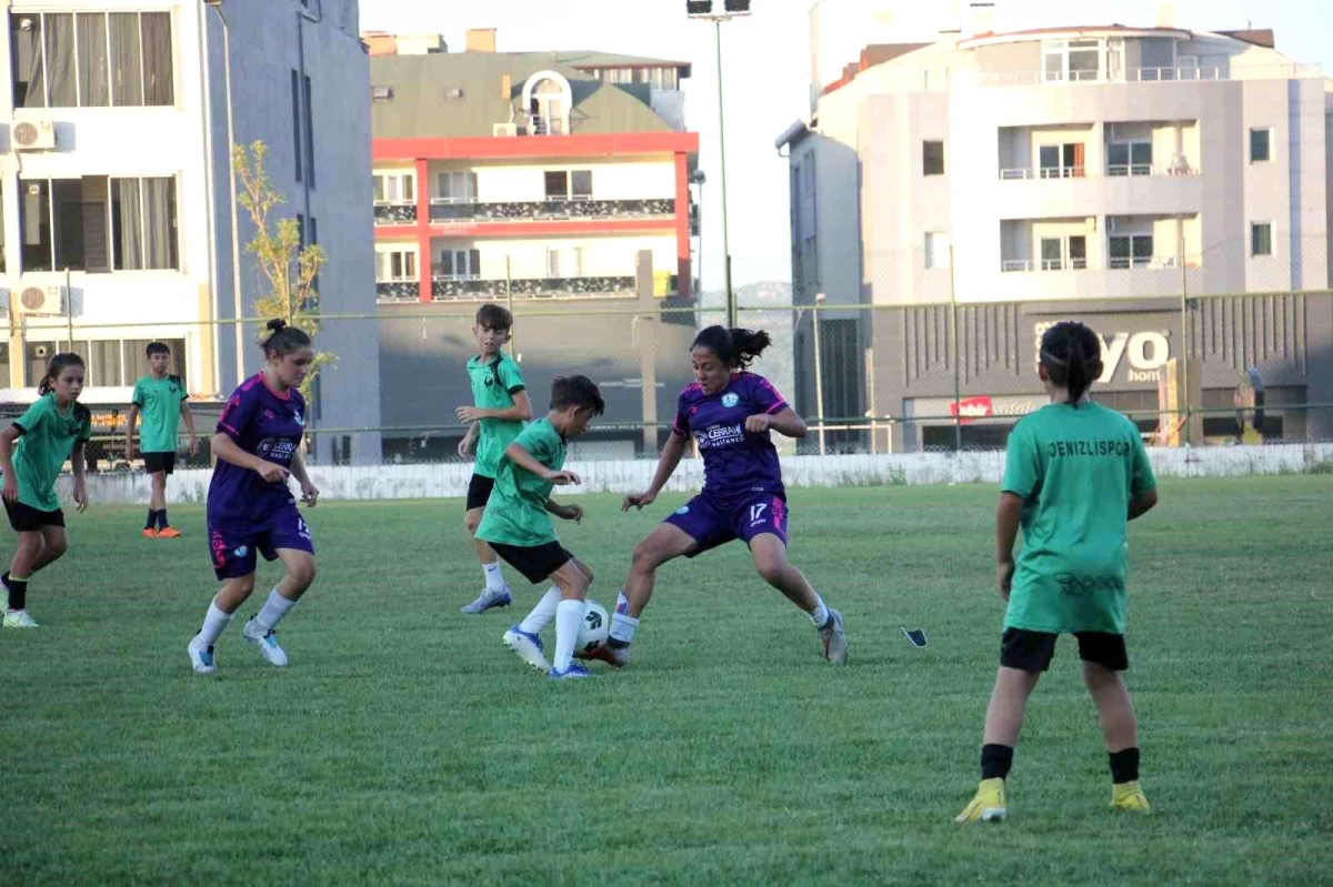 Horozkentspor Bayan Futbol U15 Grubu, Denizlispor U12 Grubu ile Hazırlık Maçı Yaptı