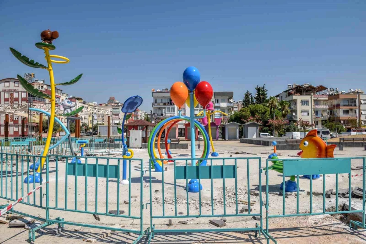 Kepez Kent Meydanı'na Çocuklara Yönelik Su Oyun Parkı Yapılıyor