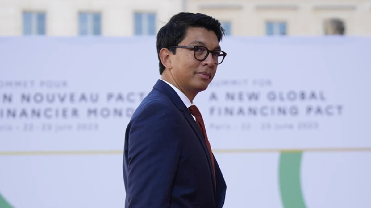 Madagaskar Cumhurbaşkanı Andry Rajoelina, Fransız vatandaşlığına geçtiğini kabul etti