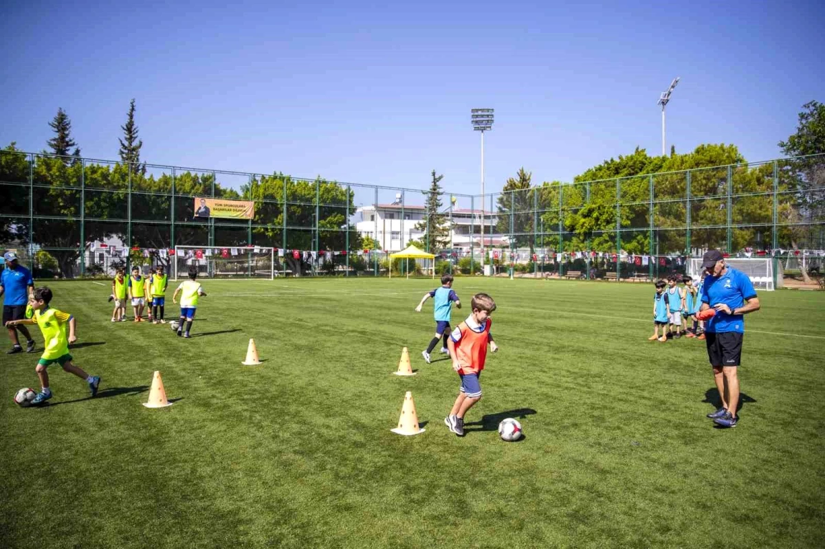 Mersin Büyükşehir Belediyesi Fiyatsız Futbol Kurslarıyla Çocukları Spora Teşvik Ediyor