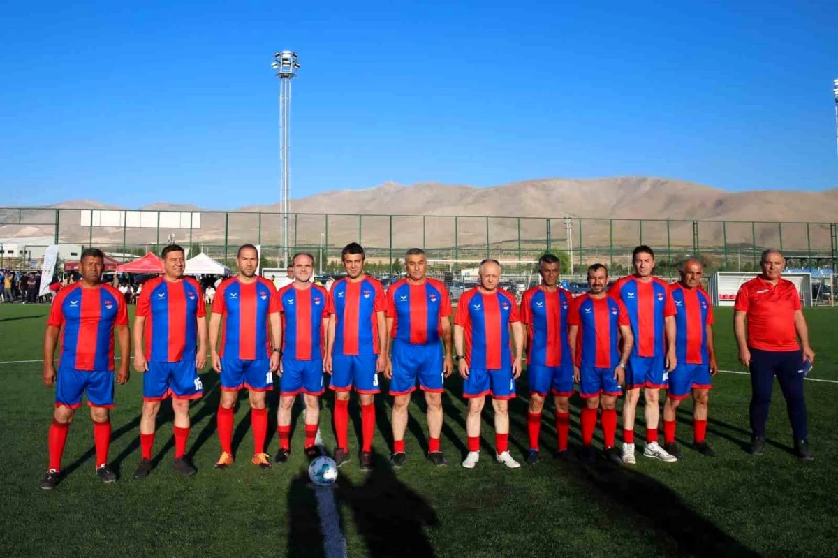 Niğde Belediyesi 15 Temmuz Futbol Turnuvası Başladı