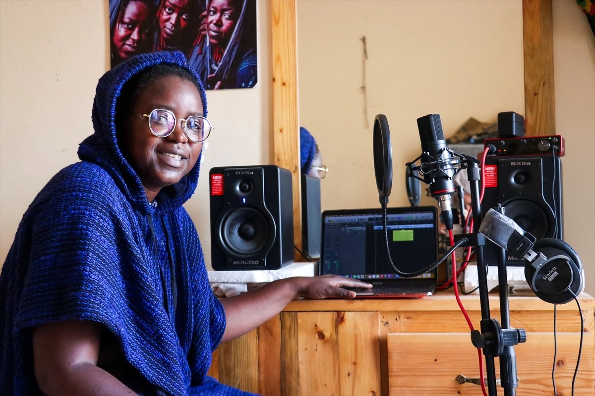Senegalli Bayan Rapçi Sister LB, Müziğiyle Bayanların Sesine Dikkat Çekiyor