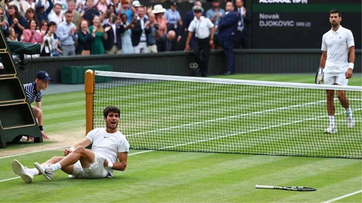 Son Dakika: Wimbledon finalinde Novak Djokovic'i 3-2 mağlup eden Carlos Alcaraz, şampiyon oldu