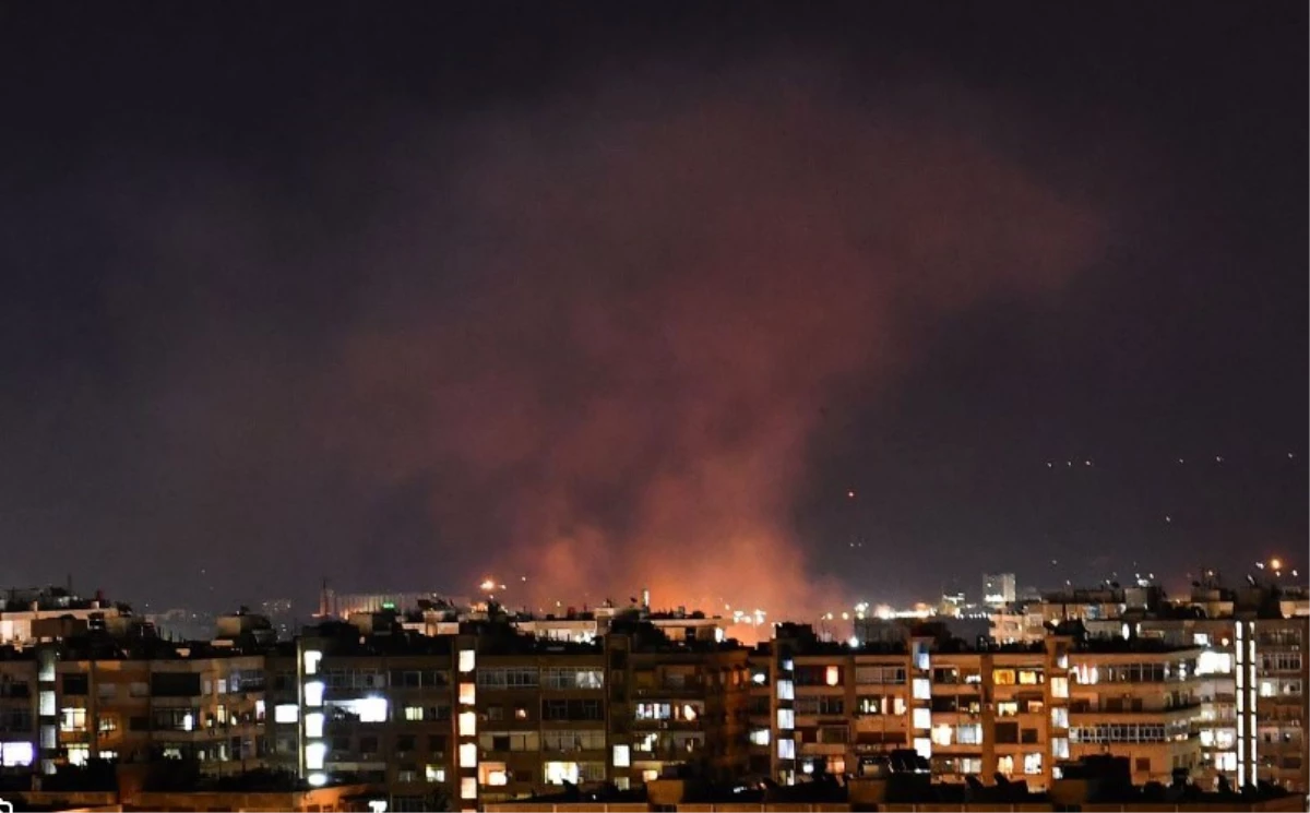 Suriye, İsrail'in başşehir Şam'da yaptığı hava taarruzunda dört Suriye askerinin hayatını kaybettiğini söyledi