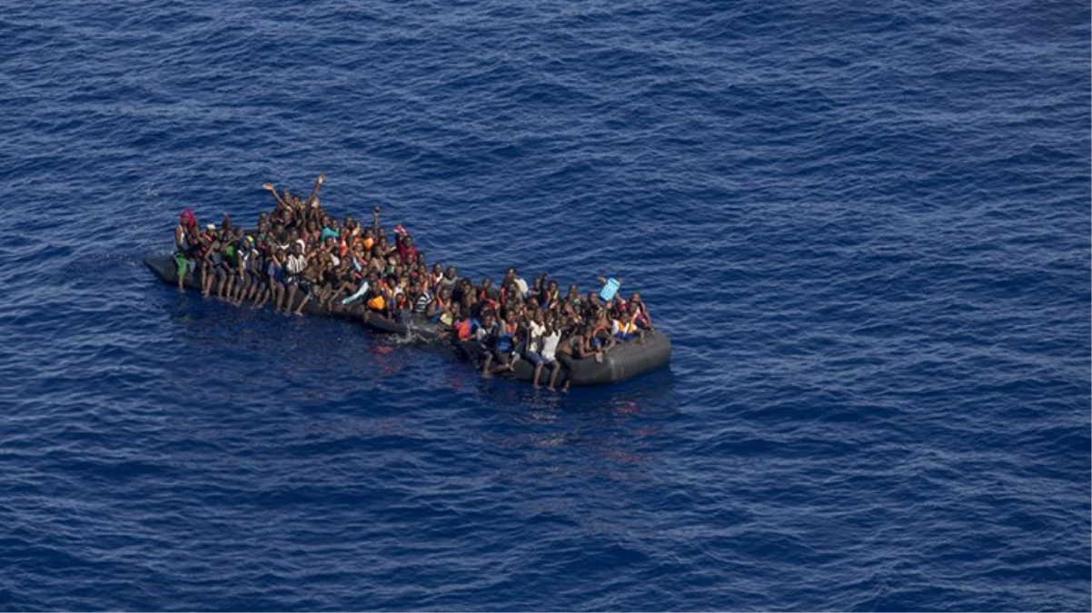 Tunus'ta sistemsiz göçmenleri taşıyan tekne battı: 11 meyyit, 44 kayıp