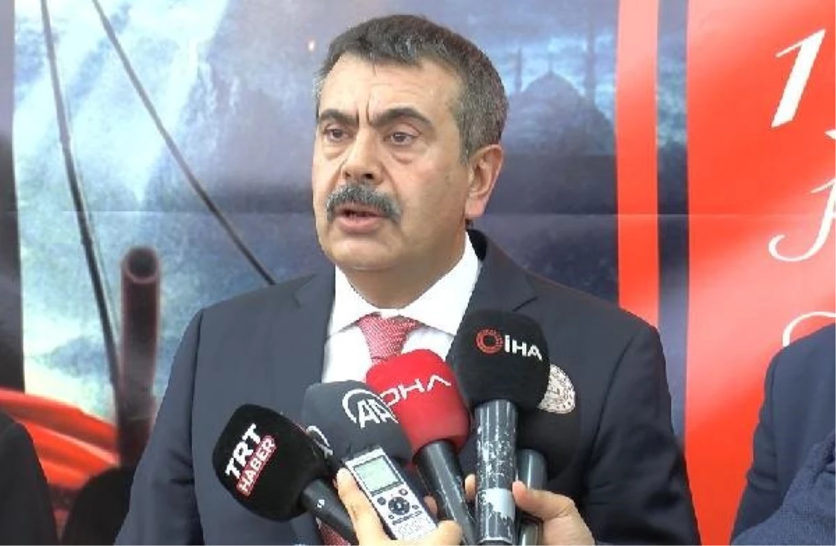 Ulusal Eğitim Bakanı Yusuf Tekin, 'Türkiye Yüzyılının Kahramanları' standının açılışını yaptı
