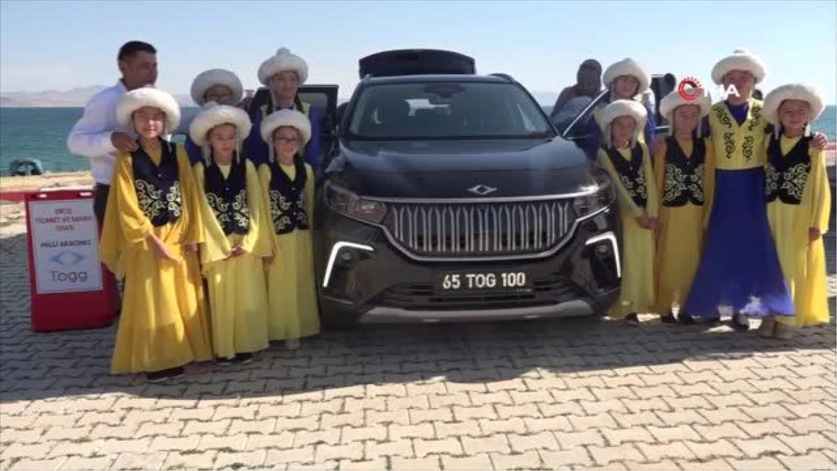 Vilayet olmaya aday Erciş'te Türkiye'nin yerli arabası TOGG tanıtıldı