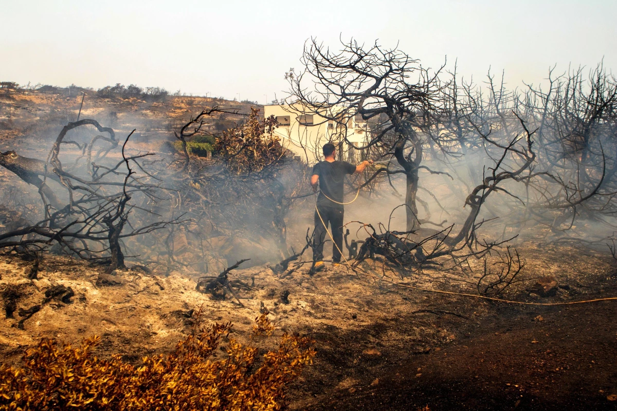 Yunanistan'da Orman Yangınları: Korfu ve Rodos Adalarında Tahliyeler Başladı
