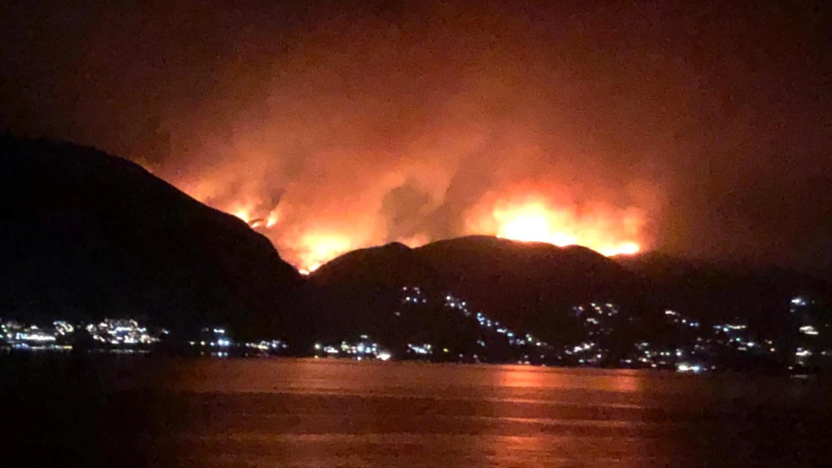 Yunanistan'ın Rodos Adasında Orman Yangınları: Binlerce Kişi Tahliye Edildi