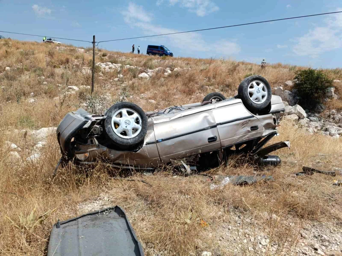 Afyonkarahisar'da Araba Şarampolden Düştü