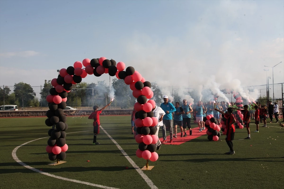 Ahlat'ta 40 Yaş Üstü Amatör Futbol Turnuvası Düzenlendi