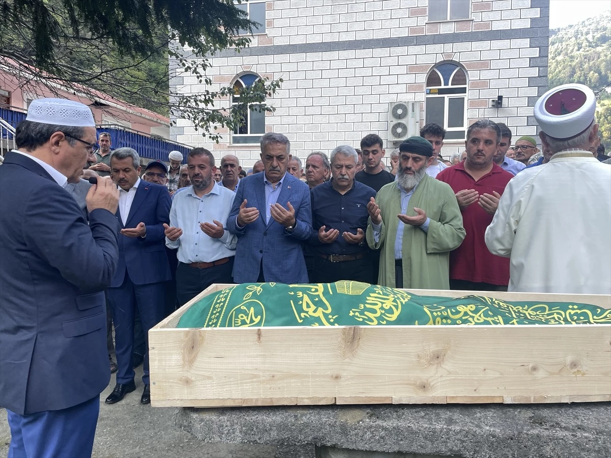 AK Parti Genel Lider Yardımcısı Hayati Yazıcı'nın Amcası Mehmet Nuri Yazıcı'nın Cenazesi Toprağa Verildi