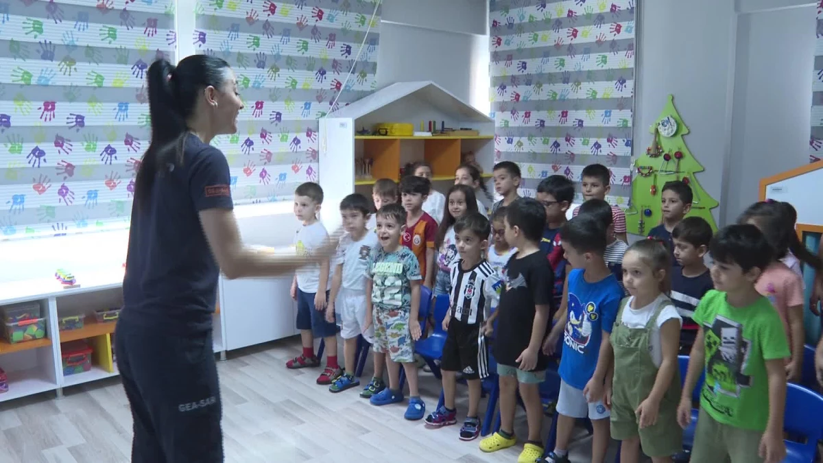 Antalya'da Kreşlerde Miniklere Sarsıntı Eğitimi Verildi