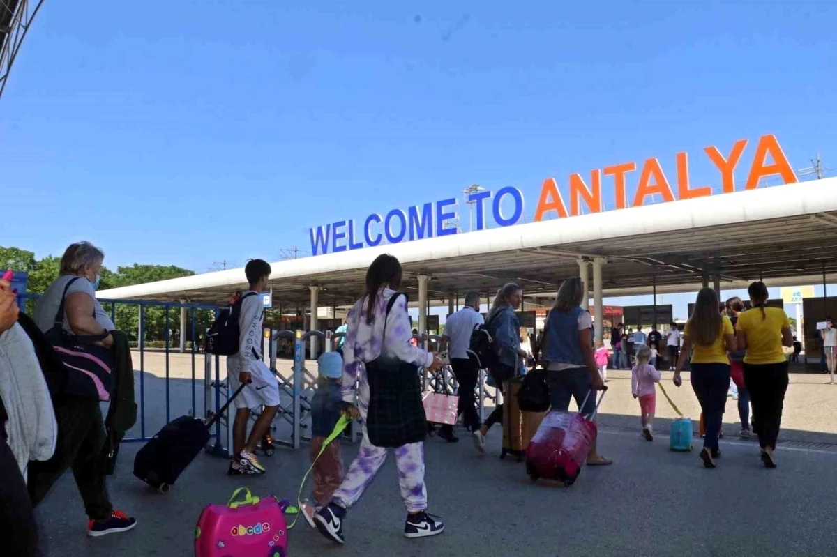 Antalya'ya Hava Yoluyla Gelen Turist Sayısı Yüzde 20 Arttı