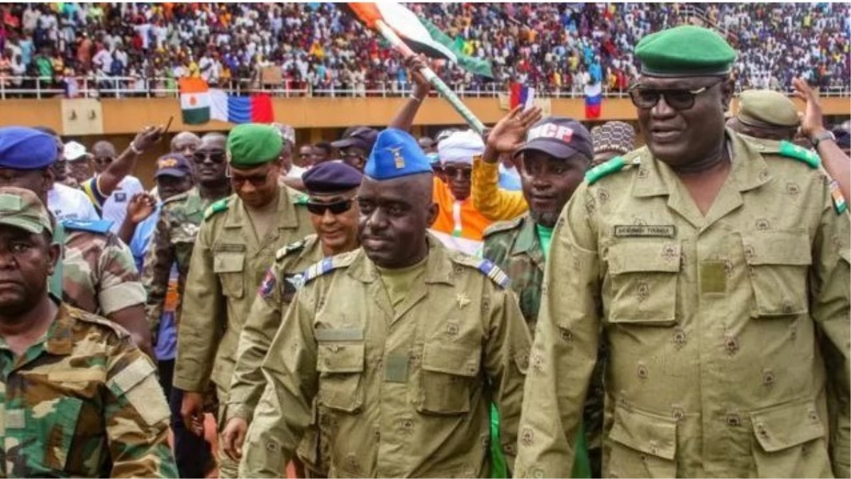 Askeri rejimin anayasa sistemini yine tesis etmeyi amaçlayan son diplomatik misyonu reddetmesi üzerine Nijer'e yeni yaptırımlar uygulandı