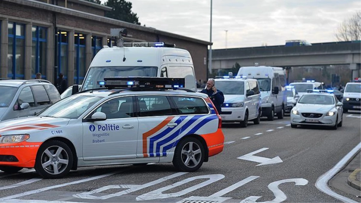 Belçika Adalet Bakanı'nın konukları polis minibüsüne tuvaletlerini yaptı, soruşturma başlatıldı