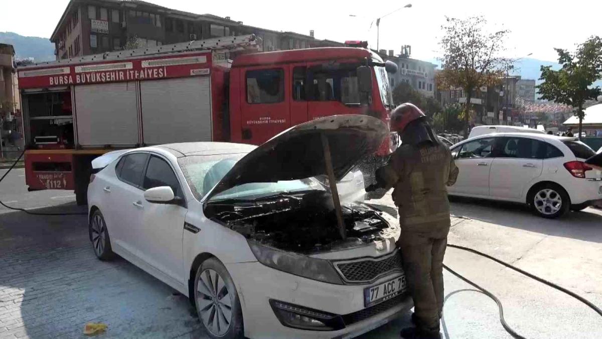 Bursa'da Araba Yangını Denetim Altına Alındı