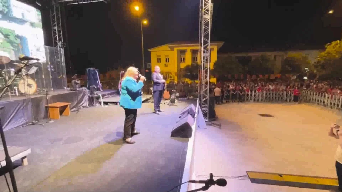 Ceyhan'da Koray Avcı Konseriyle 30 Ağustos Zafer Bayramı Kutlamaları