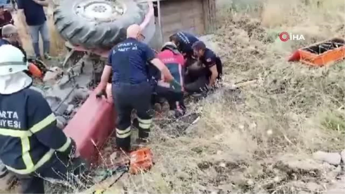 Devrilen traktörün altında kalan adamı itfaiye takımları kurtardı