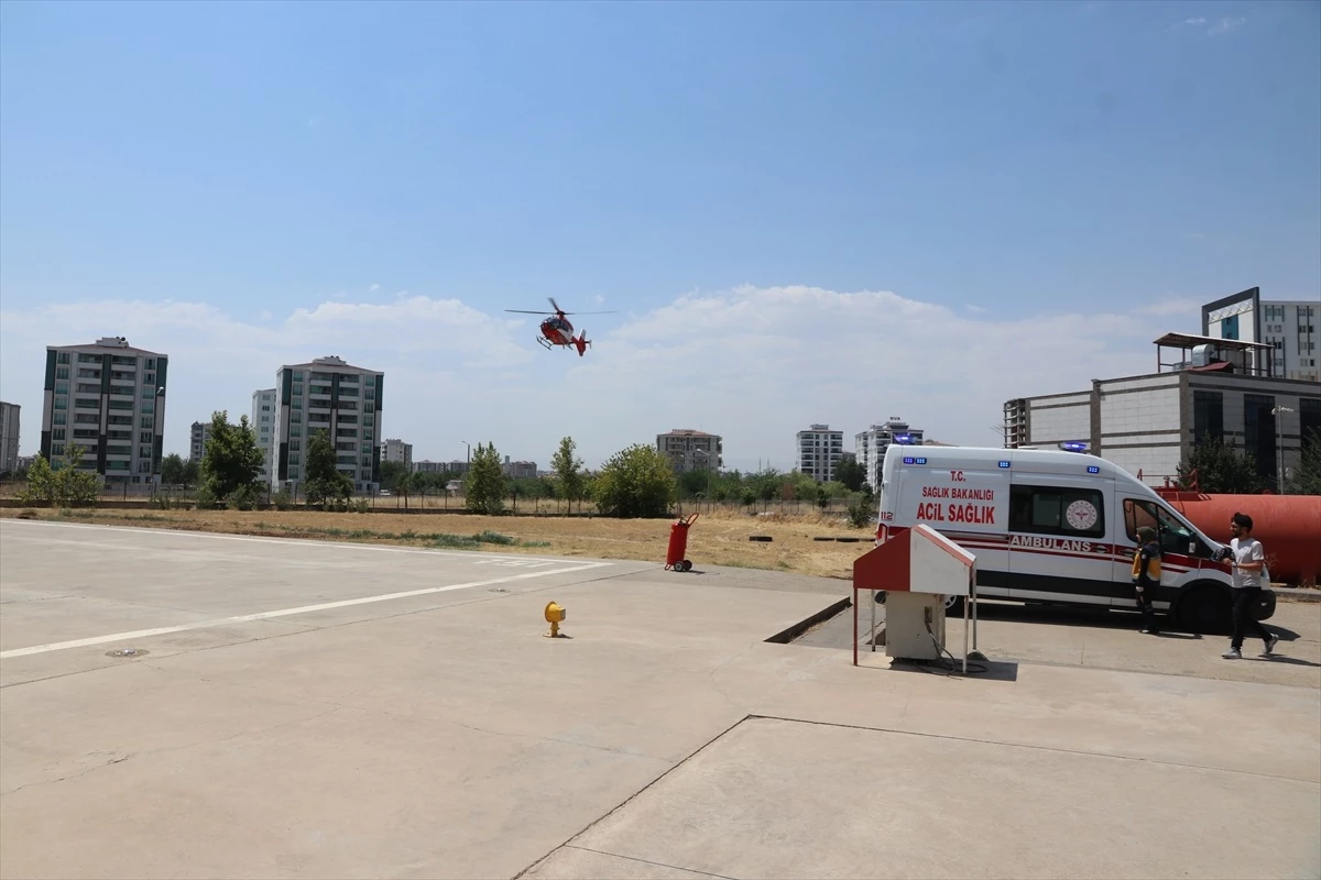 Diyarbakır'da Havuzda Boğulma Tehlikesi Geçiren Kız Çocuğu Helikopterle Hastaneye Ulaştırıldı
