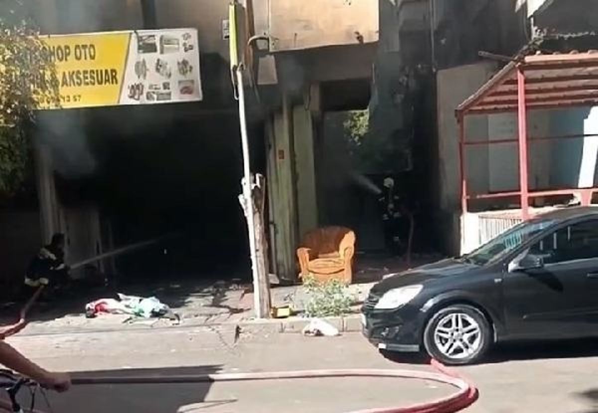 Diyarbakır'da Oto Aksesuarcıda Yangın: 2 Kişi Yaralandı