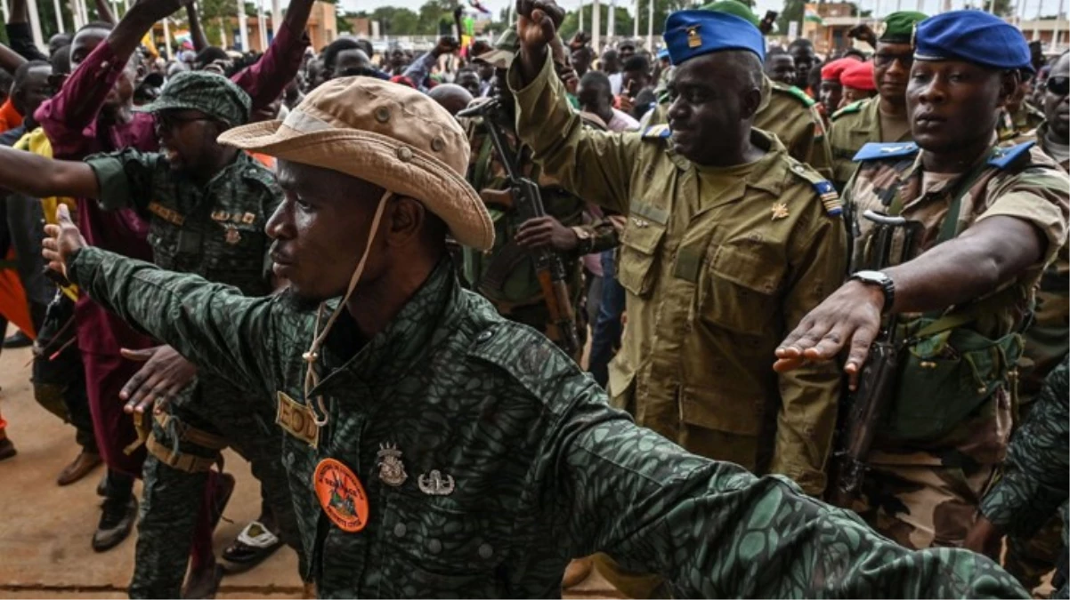 ECOWAS ülkeleri Nijer'e askeri müdahaleyi onayladı