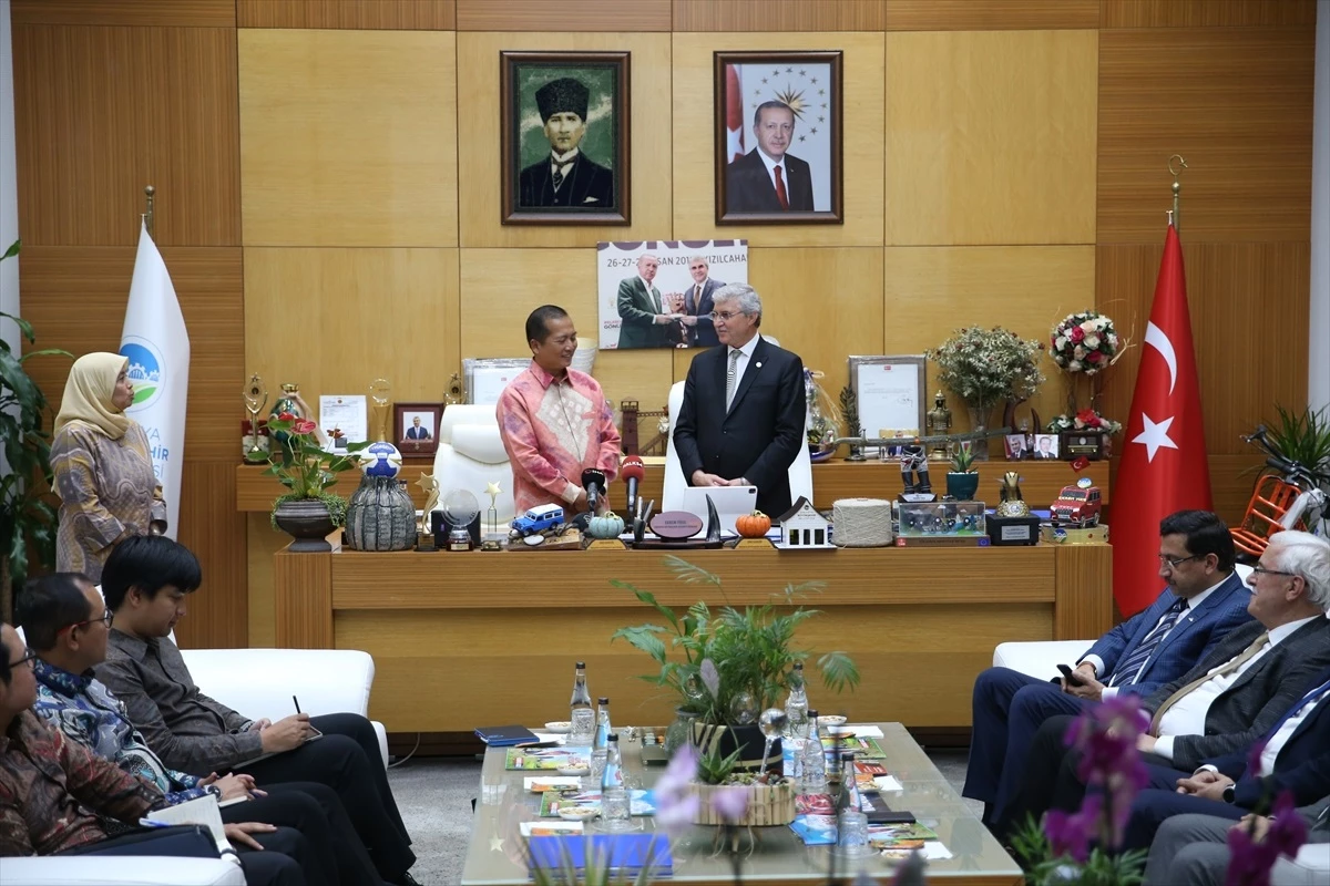 Endonezya Büyükelçisi Sakarya Büyükşehir Belediye Lideri Ekrem Şanlı'yı Ziyaret Etti