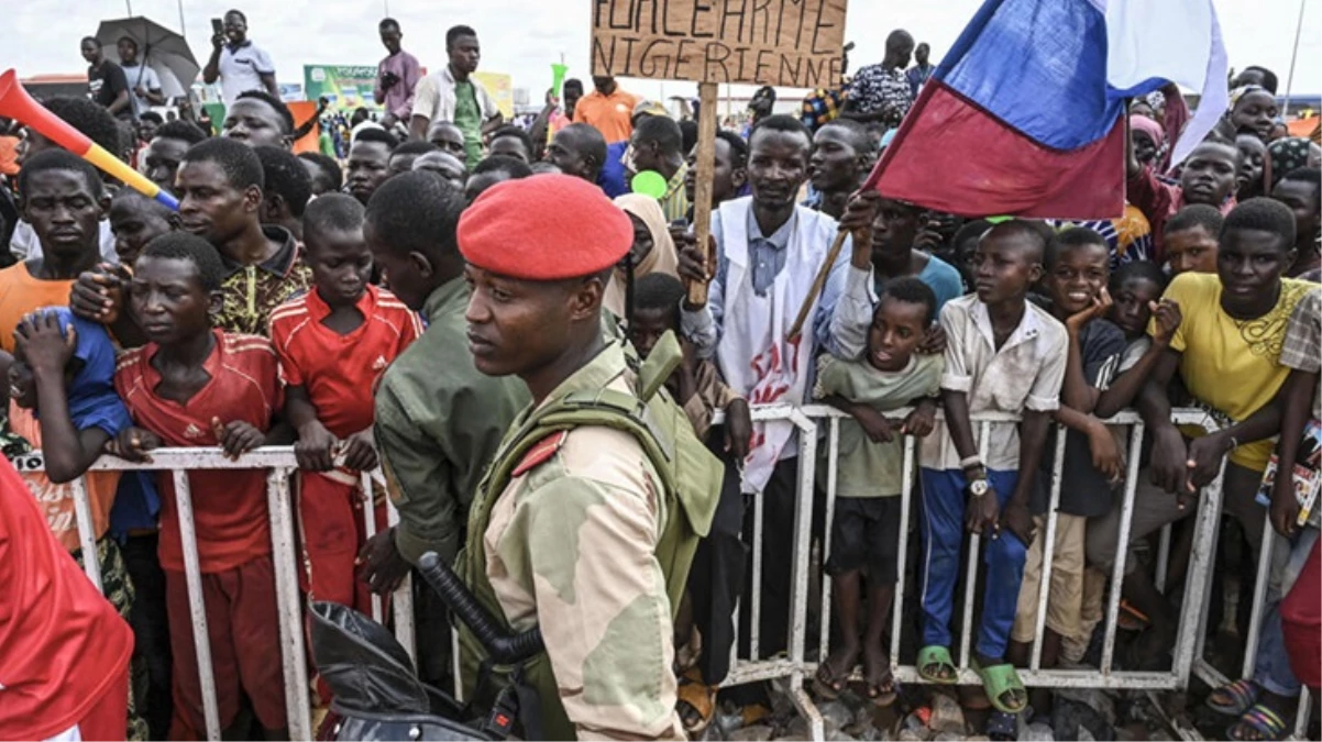Evvel Nijer artık Gabon! Afrika'da askeri darbenin olduğu her ülkede taşın altından Fransa çıkıyor