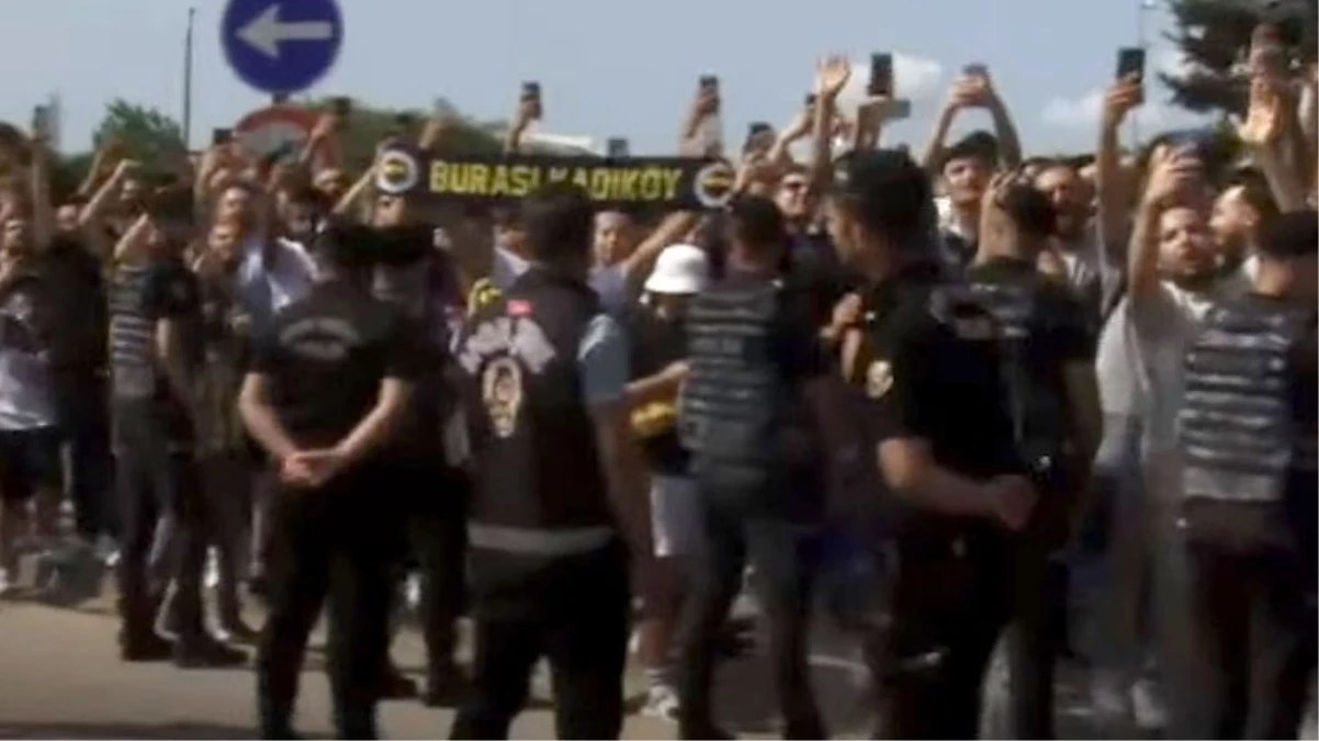 Fenerbahçe taraftarından Fred'e küfürlü karşılama! Canlı yayının apar topar sesini kıstılar