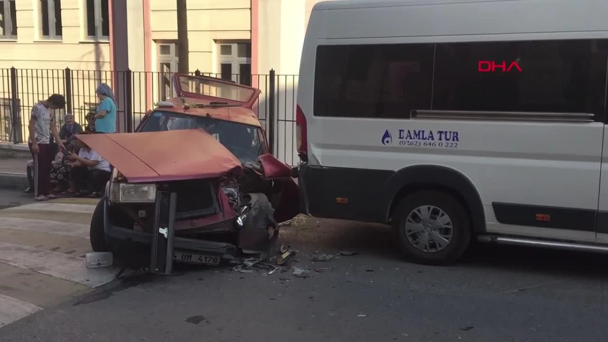Gebze'de freni patlayan araba minibüse çarptı: 6 yaralı
