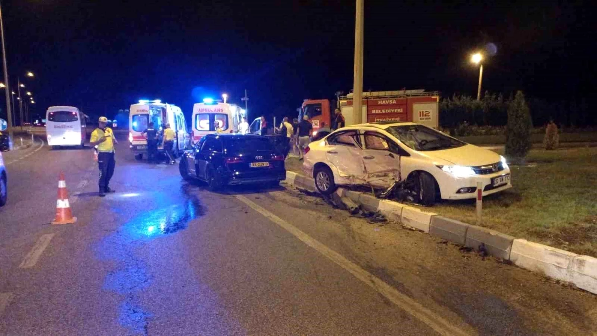 Hollanda'da yaşayan gurbetçi ailenin Türkiye'de kaza yapması sonucu 3 kişi yaralandı