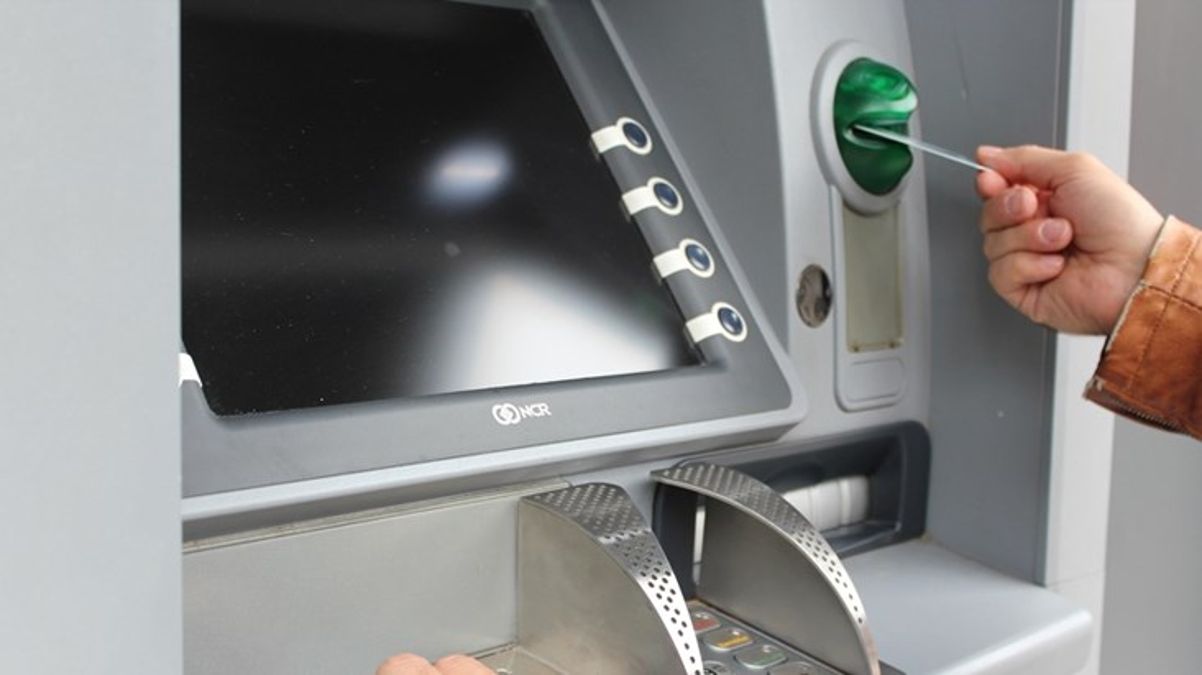 İrlanda'da ATM'lerde teknik sorun oluştu! Müşterilere fazladan para verildi