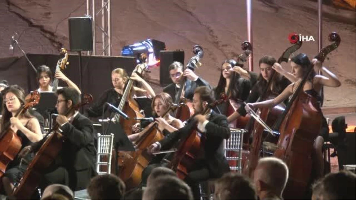 Kapadokya'da 140 kişilik koro Beethoven'in 9. Senfonisi ile kulakların pasını sildi