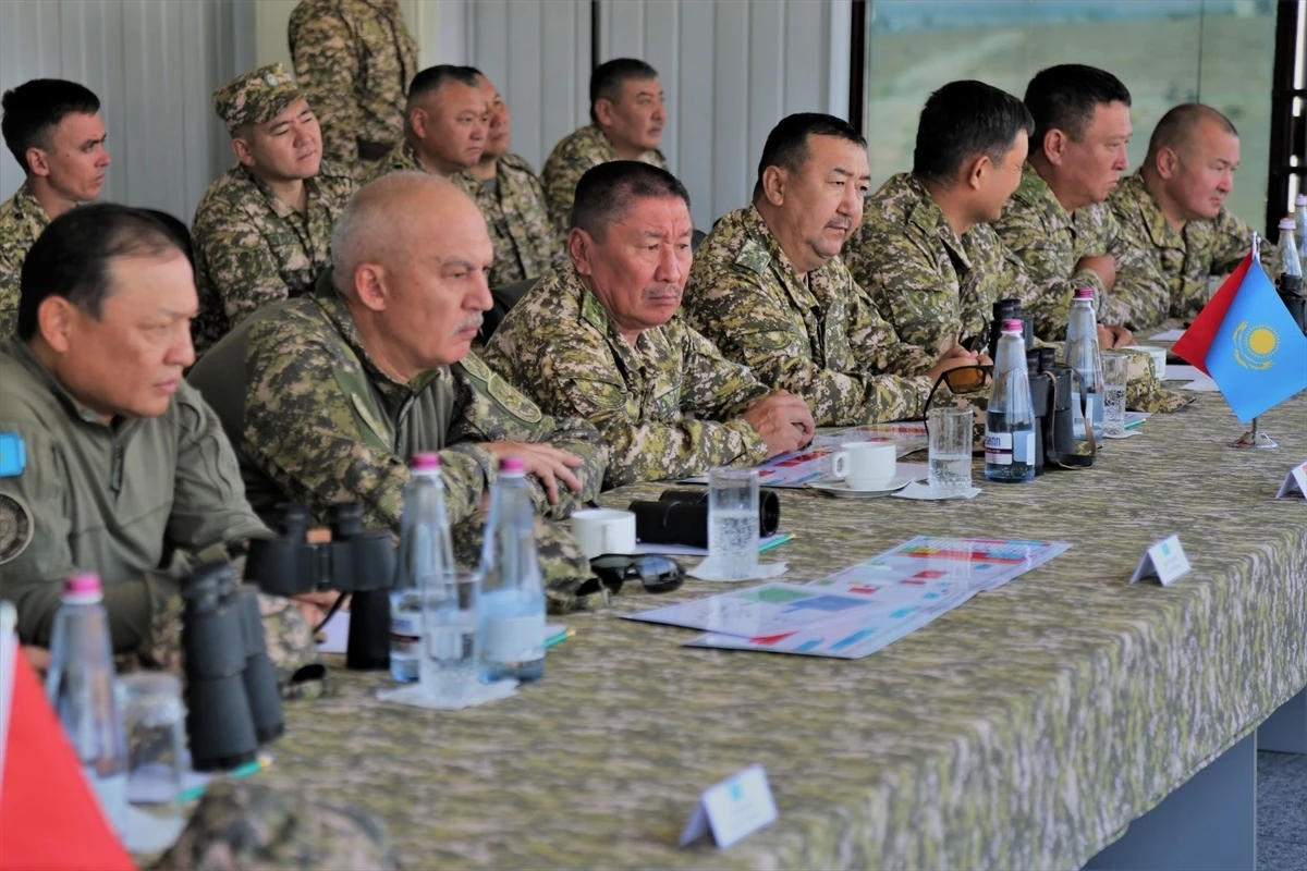 Kırgızistan ve Kazakistan Silahlı Kuvvetleri Ortak Tatbikat Düzenledi