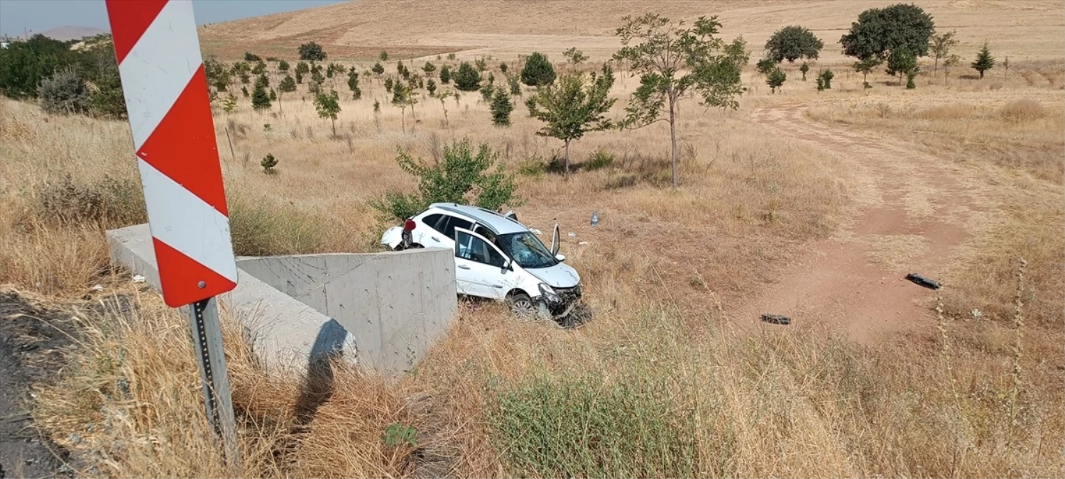 Konya'da Araba Şarampole Düştü: 3 Yaralı