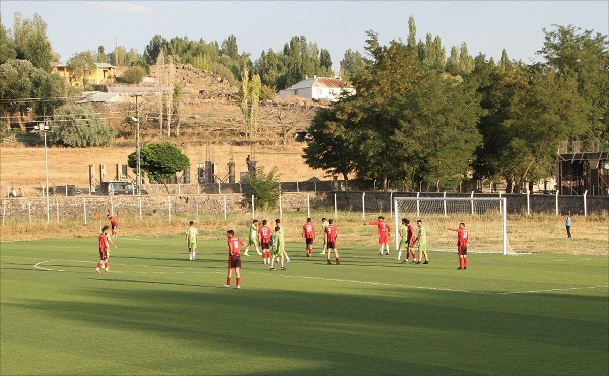 Malazgirt Zaferi'nin 952. Yıl Dönümü Aktiflikleri Kapsamında Futbol Turnuvası Düzenlendi