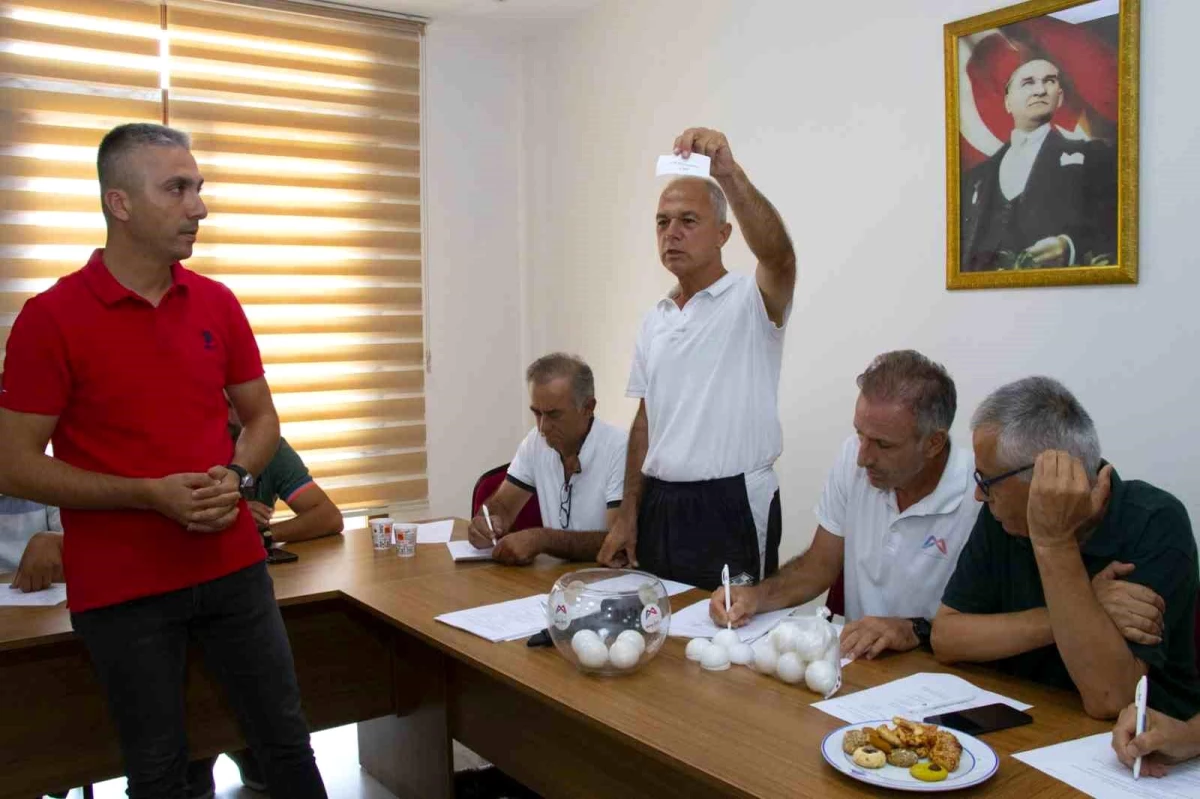 Mersin'de Mahalleler Ortası Futbol Turnuvası Başladı