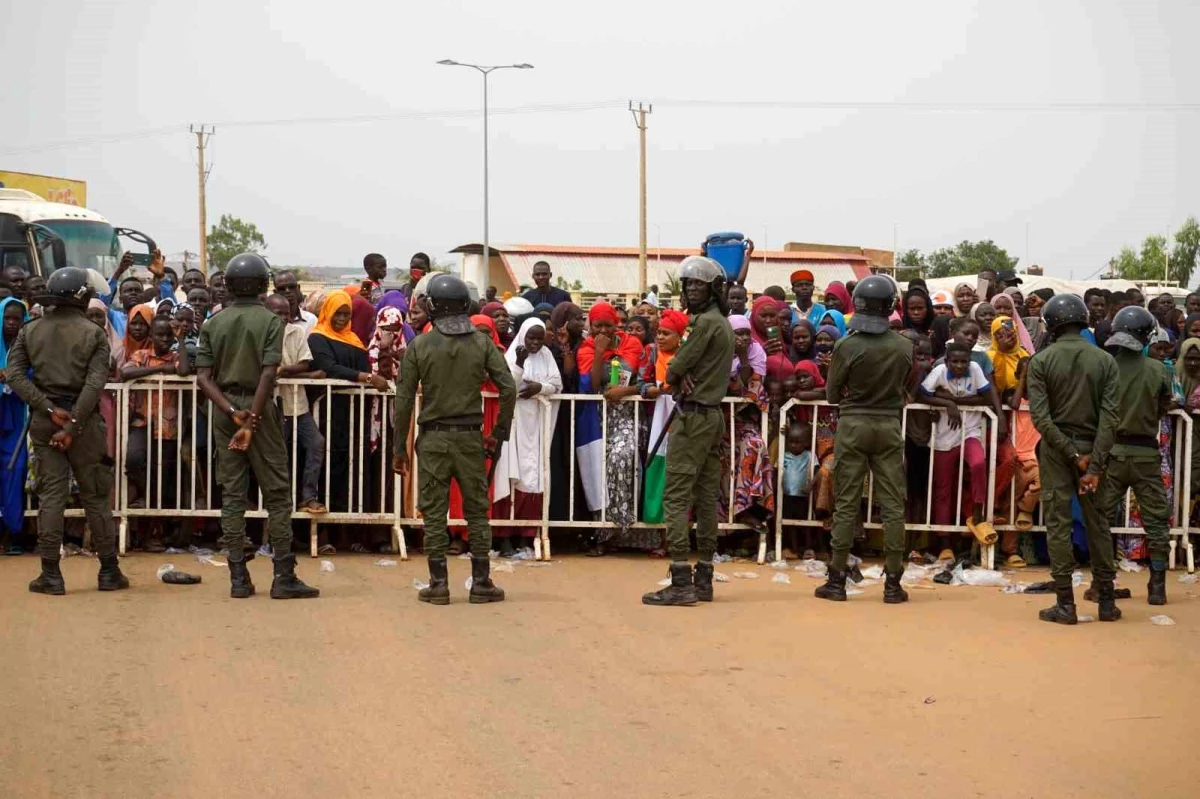 Nijer'de askeri idareden Fransa büyükelçisinin hudut dışı edilmesi talimatı